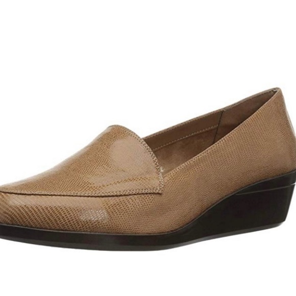 Aerosoles Women's True Match Slip-On Loafer, Tan Lizard size 8.5W wedge - Picture 1 of 9